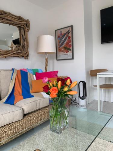 Brean Apartment | Ocean Drive Deluxe Apartment Continental Breakfast & Tray