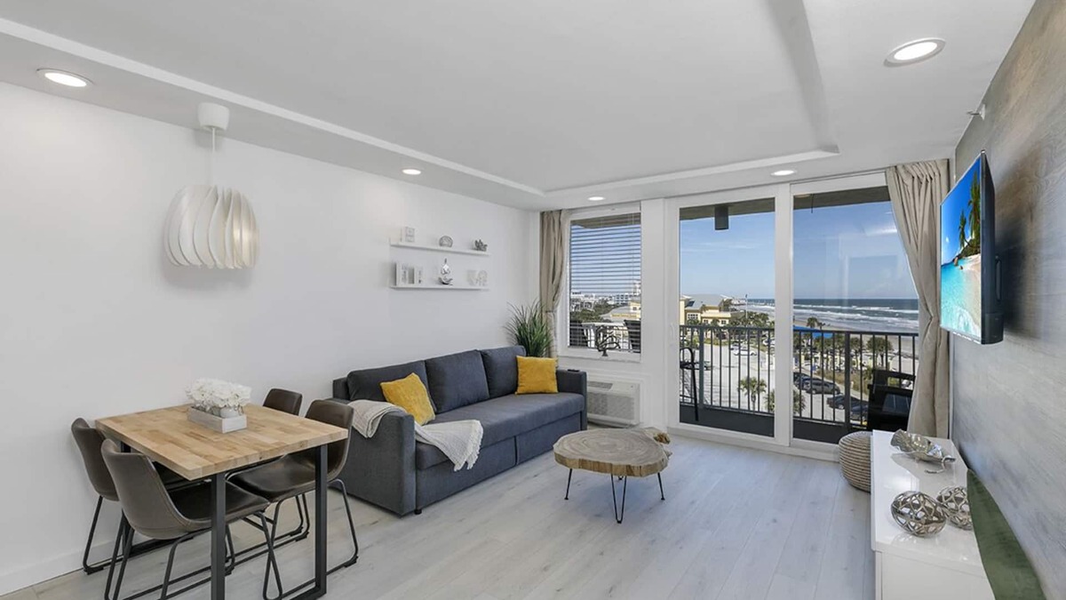 Lenox Park Condo | Ocean Front 1 Bed renovated in Daytona Beach