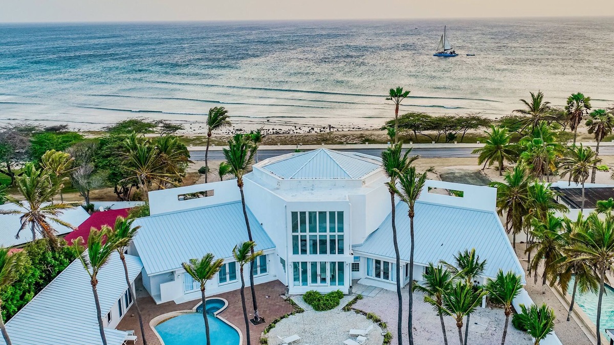 Malmok Villa | Ocean front 7-Bedroom 7-Bath Sunset views MALMOK!