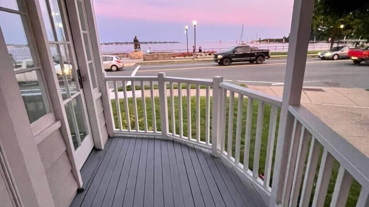 Gloucester House | Ocean front and 3 beaches across,parks, short walk to historic downtown!
