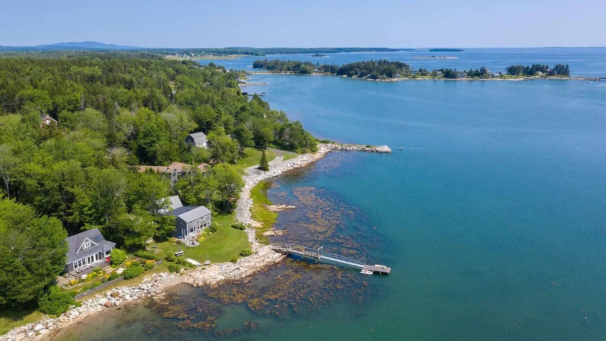 Spruce Head House | Ocean front, arts and crafts style family compound includes all amenities.