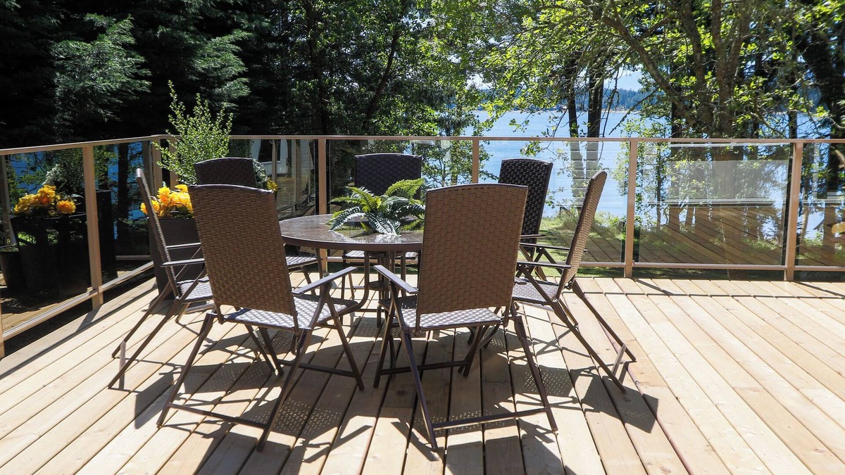 Regional District of Nanaimo House | OCEAN FRONT/BEACH access, RENOVATED House Private Lot, PET Friendly, Short Term