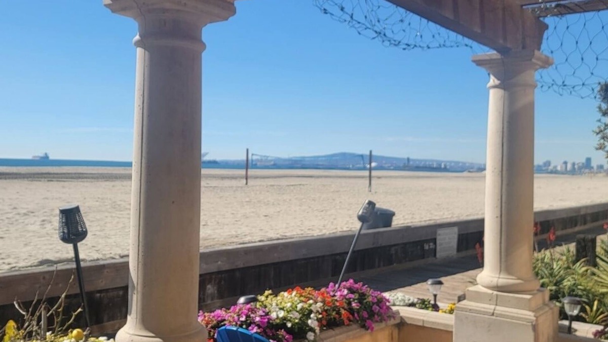 North Long Beach Apartment | Ocean-Front Beach Studio Apartment On the Sand, kitchenette, Great wi-fi