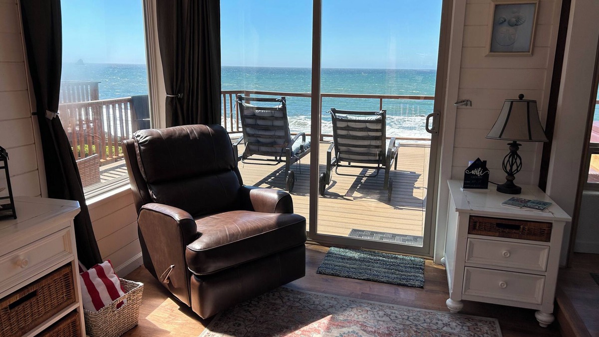 Smith River Cabin | Ocean Front Cabin 15 with Jacuzzi & Sensational Views (Private Beach Owned by White Rock Resort)