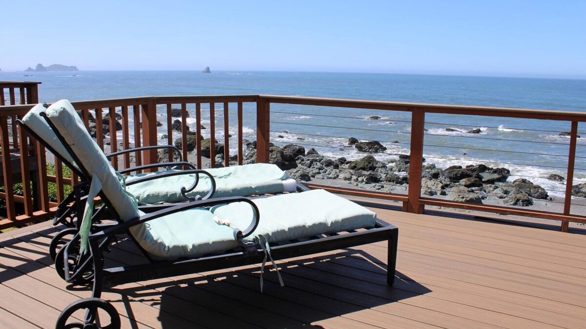 Smith River Apartment | Ocean Front Cabin 15 Jacuzzi Sensational Views