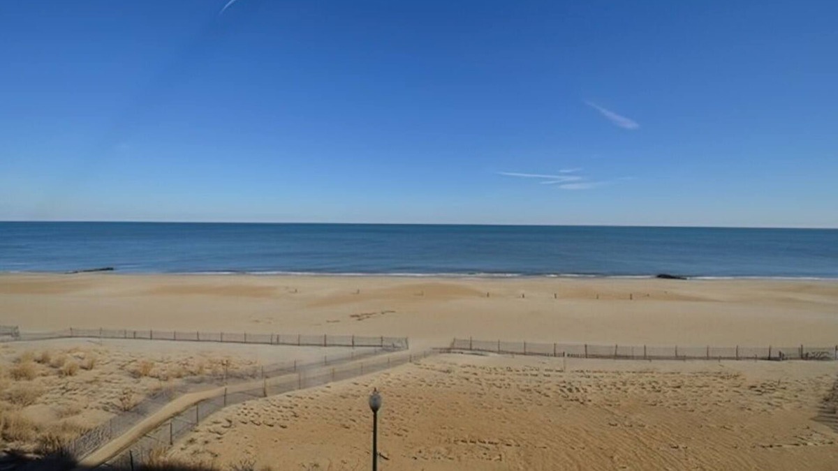 Rehoboth Beach Condo | OCEAN FRONT CONDO. ENJOY YOUR MORNING COFFEE SITTING ON YOUR PRIVATE BALCONY WATCHING THE SUNRISE.