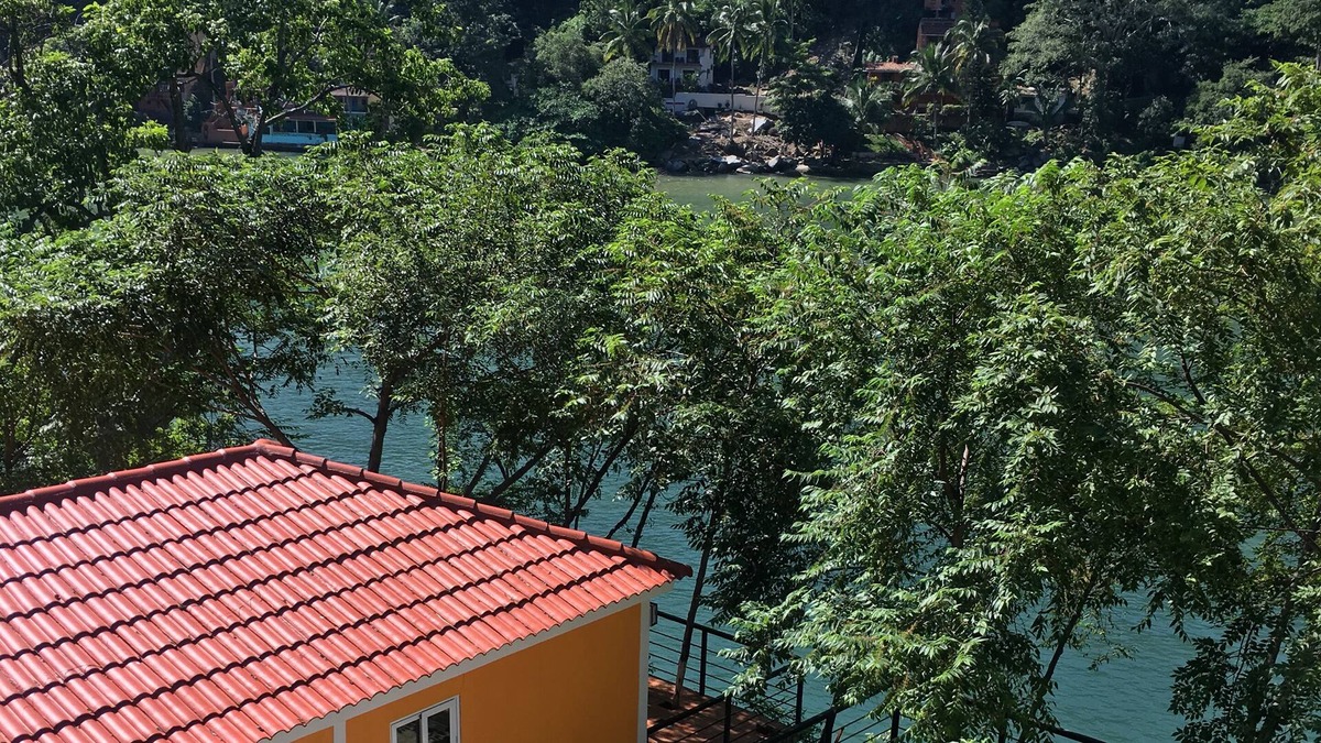 Boca de Tomatlan Ski Chalet | Ocean Front Cottage