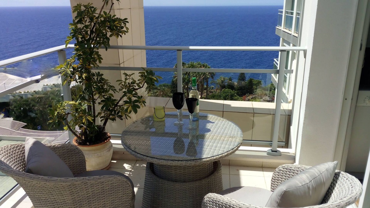 Sao Martinho Apartment | Ocean front facing luxury apartment in excellent location- Roda Mar