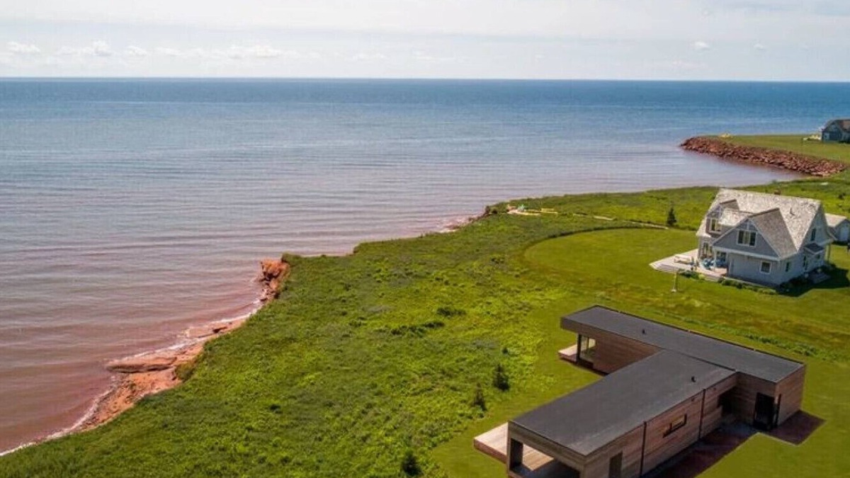 Augustine Cove House | Ocean Front, Modern Cottage With Access To Cove- Minutes to Victoria By The Sea