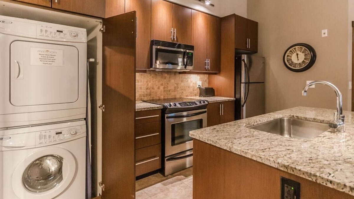 Regional District of Nanaimo Resort | Ocean Front Resort - 1 Bedroom Suite