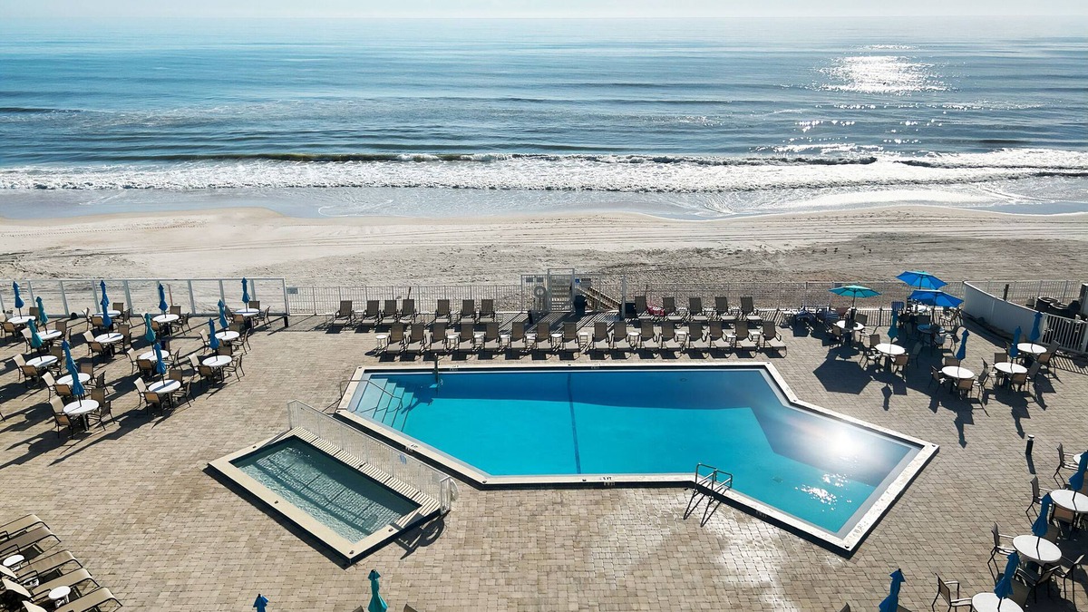 Ortona Park Apartment | Ocean Front Resort w/Beachfront Pool & Beach Access - Studio Unit