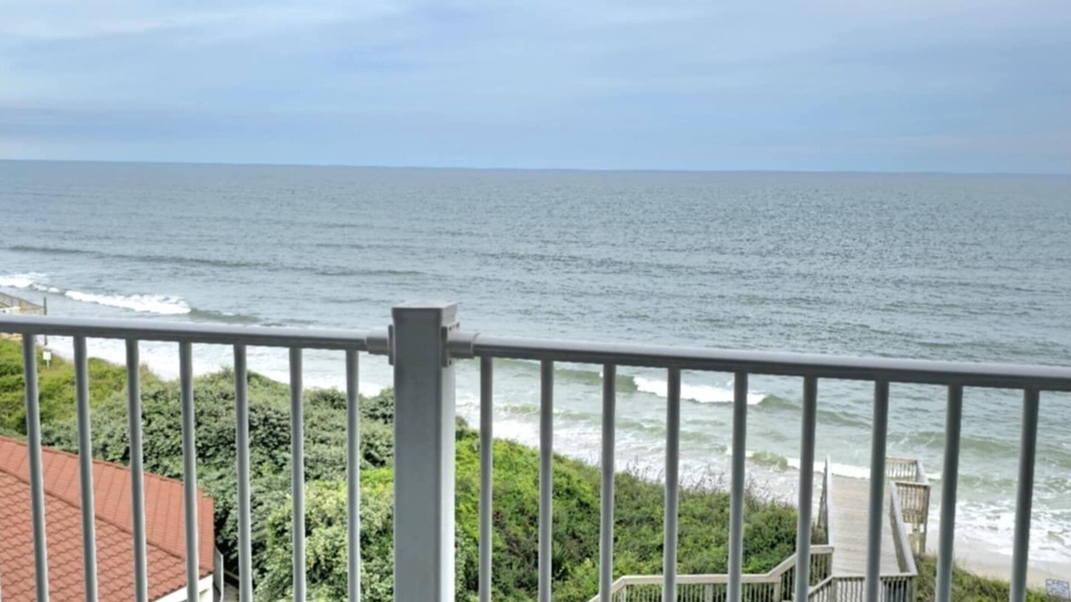 McCutcheon Field Condo | OCEAN FRONT 2-bedroom condo in North Topsail Beach