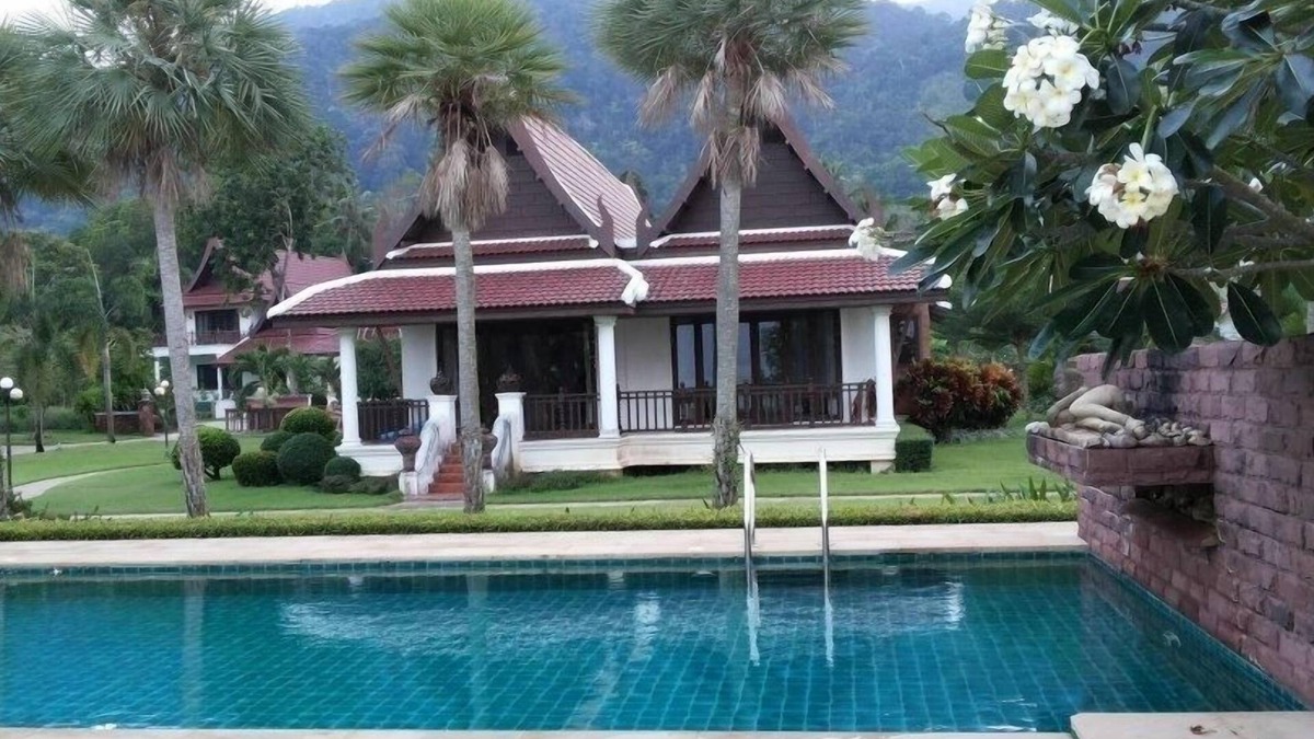 Ko Chang House | Ocean Front Villa with Pool