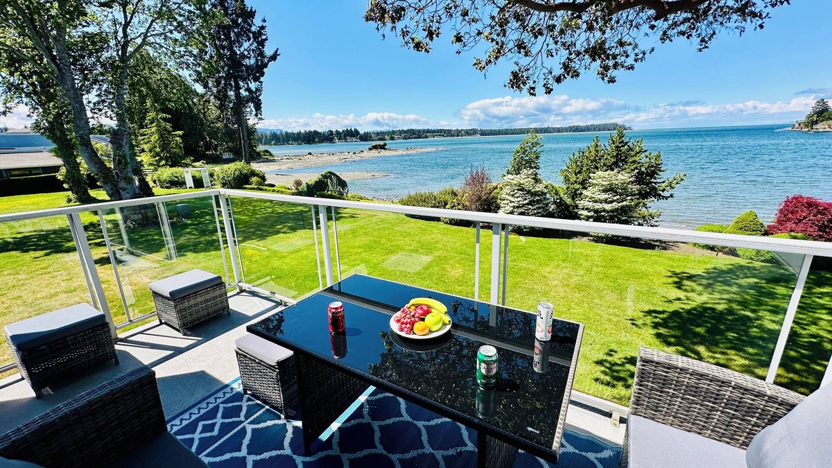 Regional District of Nanaimo Condo | Ocean front with stunning views! Gardens, trails, pools, and more. Pure beauty!