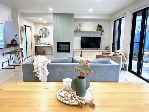 Ocean Grove Villa | Ocean Grove - Fireplace, Wineries, Cafes, Bars, Surf