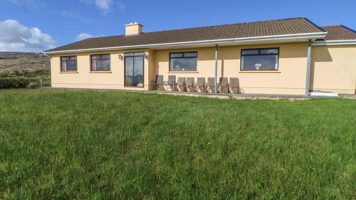 Ardnatrush Cottage | OCEAN HEIGHTS, family friendly in Glengarriff, County Cork