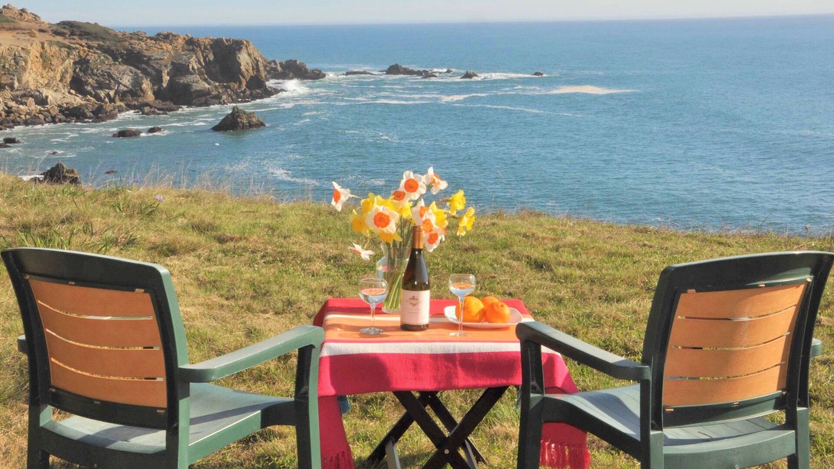 Timber Cove House | Ocean Hideaway: Your Romantic And Private Oceanfront Retreat!