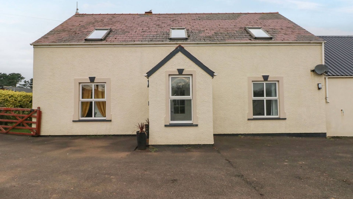 Hasguard Cross Cottage | OCEAN HOUSE, pet friendly, character holiday cottage in Broad Haven