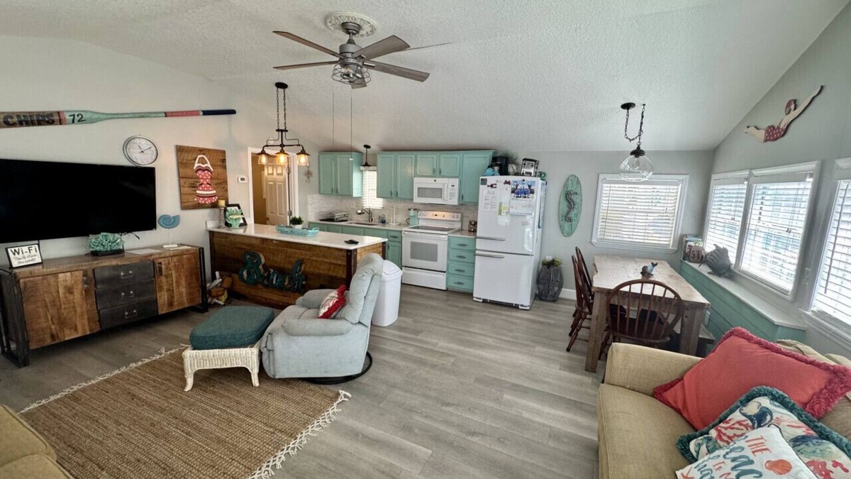 Surfside Beach House | Ocean Lakes, Pet Friendly, Golf Cart, Beach