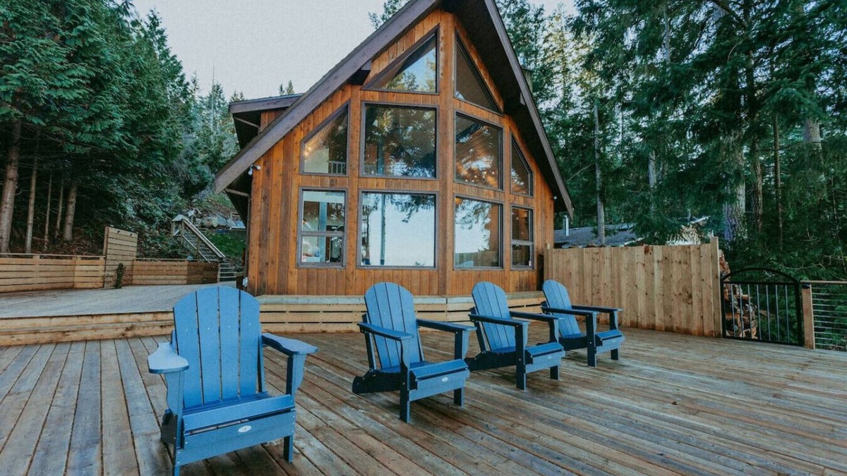 Regional District of Nanaimo House | Ocean Lookout Vacation Home