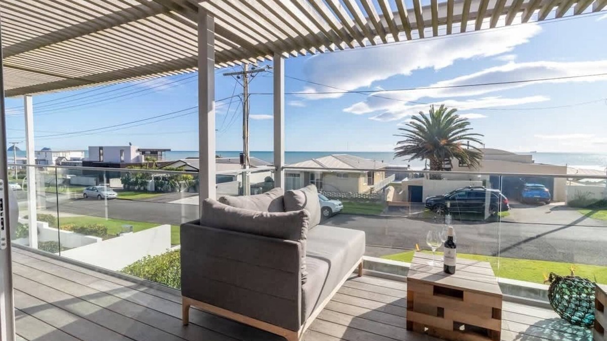 Rewa House | Ocean Outlook: Beachside Paradise Retreat