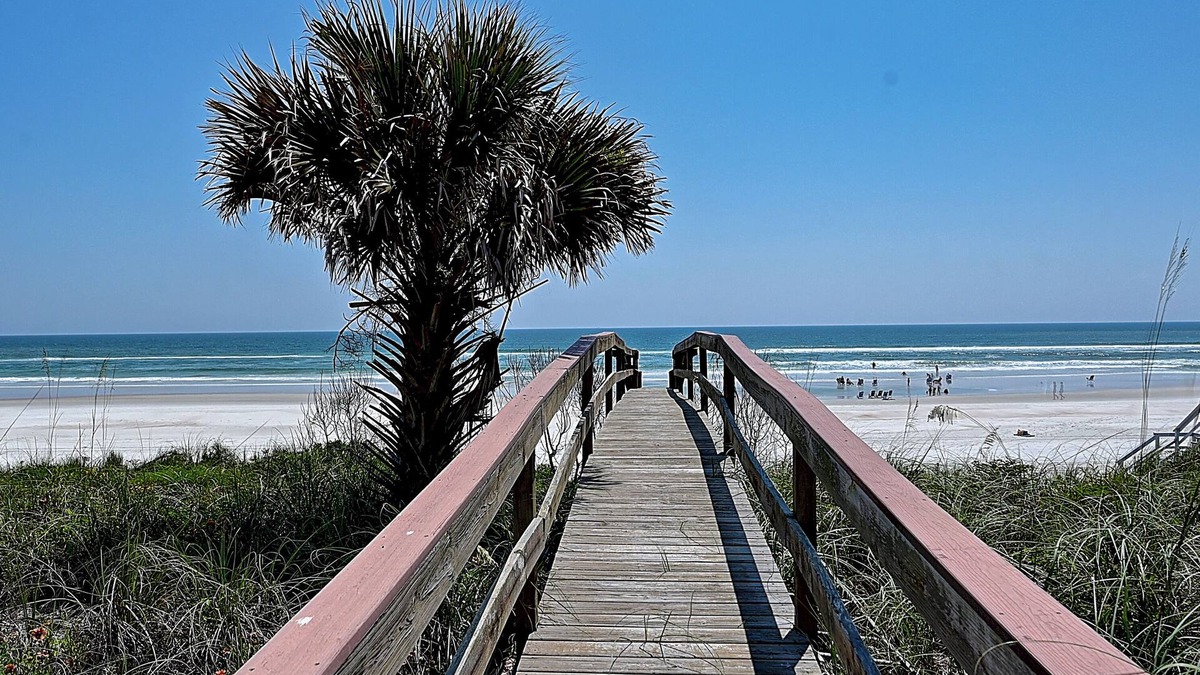Crescent Beach House | Ocean Paradise