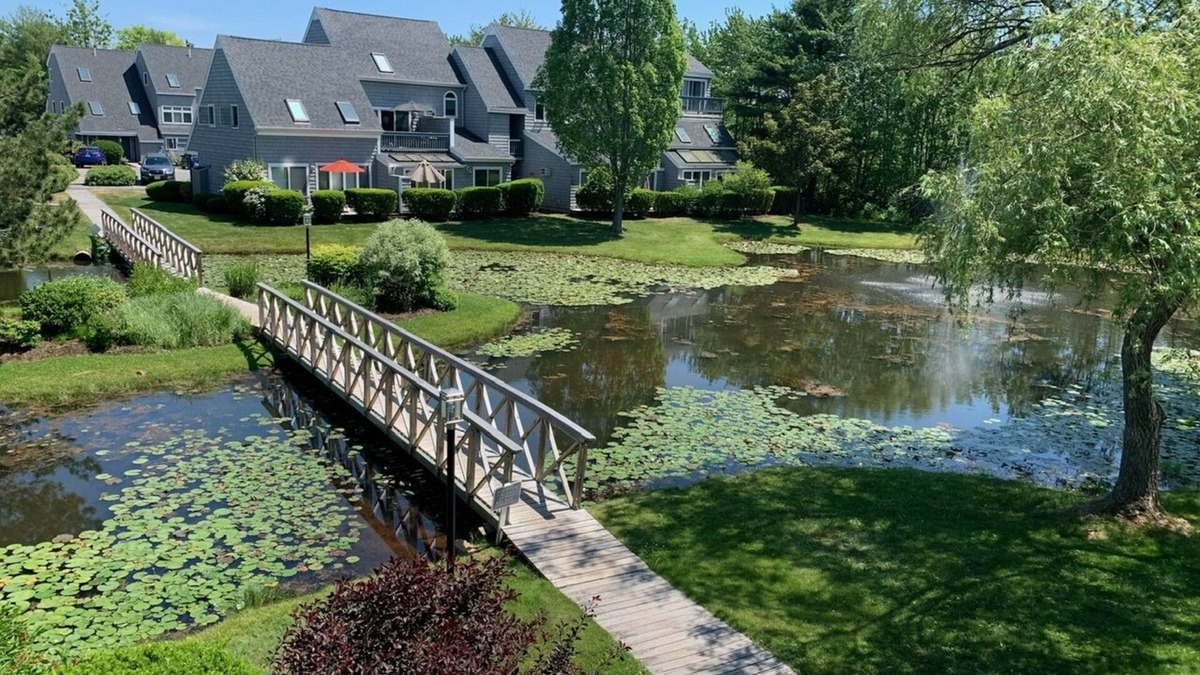 Ocean Park House | Ocean Park Meadows A/C, pickleball,pool,2 bed/2 bath/2 Flr condo-close to beach.