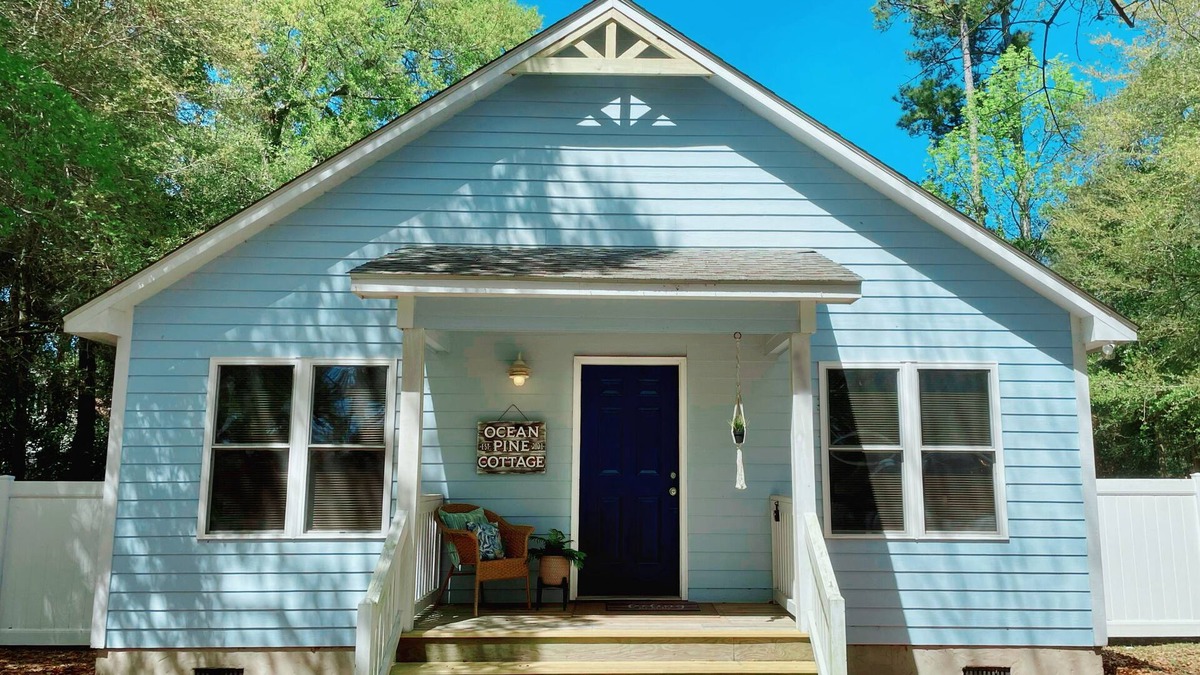 Shallotte House | Ocean Pine Beach Cottage Pet friendly Fully Fenced Yard