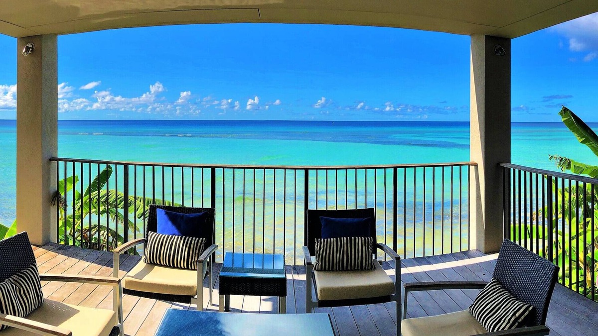 Worthing Condo | Ocean Reef 102 - Luxury Beachfront Condo