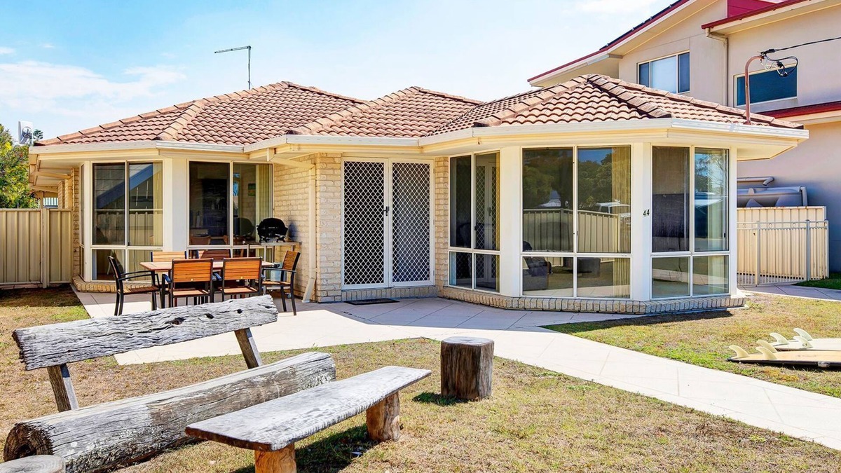 Brooms Head House | Ocean Road Oasis - Beach Front Location