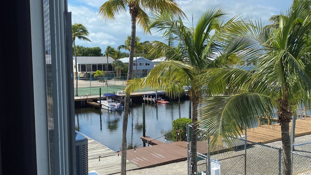 Key Largo House | Ocean side charming 2-bedroom townhome in Key Largo - 30 Days minimum stay