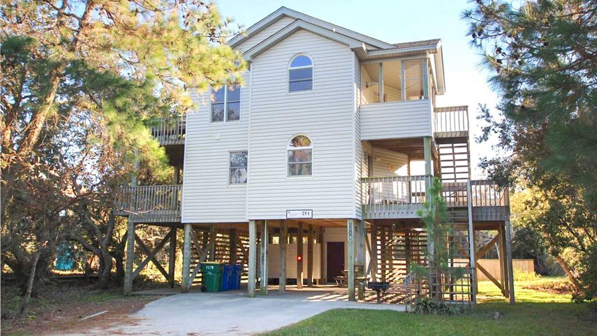Corolla Village House | Ocean-side home with solar-heated pool & hot tub - dog-friendly