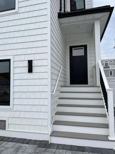 North Beach Haven Apartment | Ocean Side Spray Beach 5 Bedroom Townhome! With A Pool!