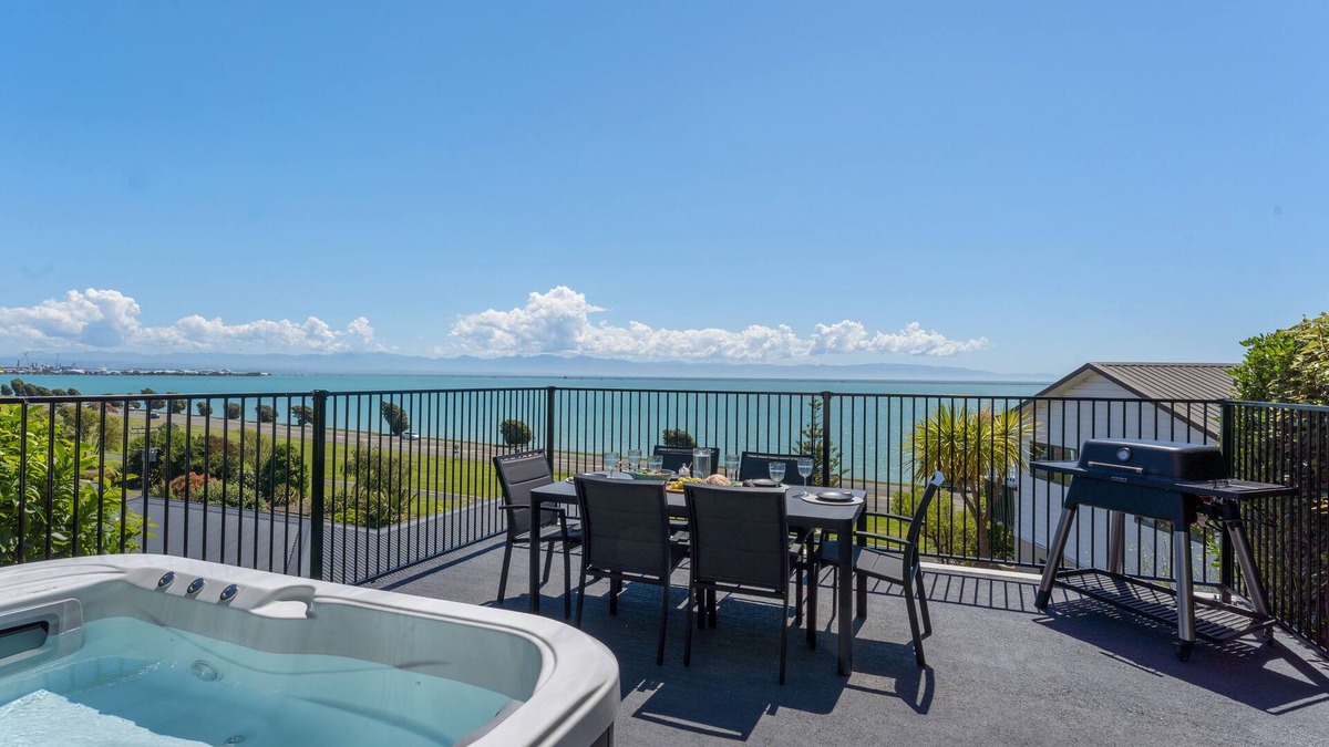 Atawhai House | Ocean Spa Vista - Gorgeous Ocean Views & Deck-top Spa!