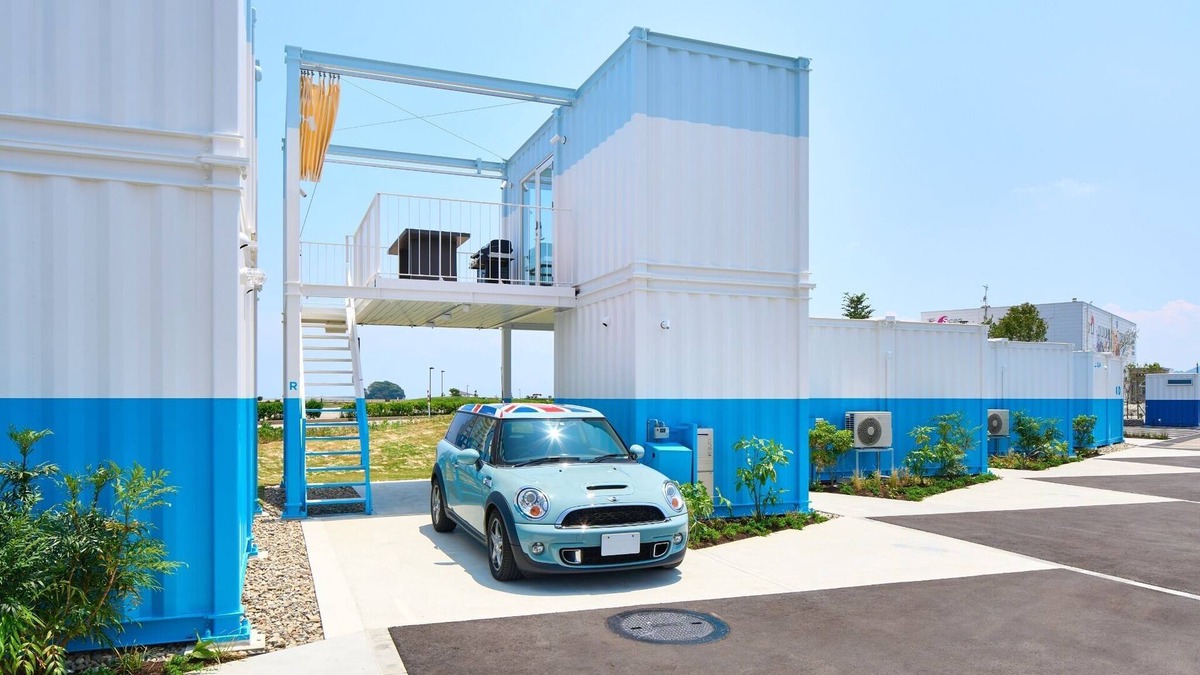Himi Cabin | Ocean Standard with Dog/Himi Toyama