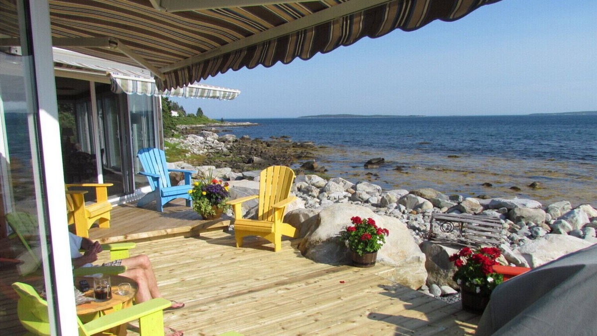 Summerville Centre Cottage | Ocean Surf Cottage at Summerville Beach