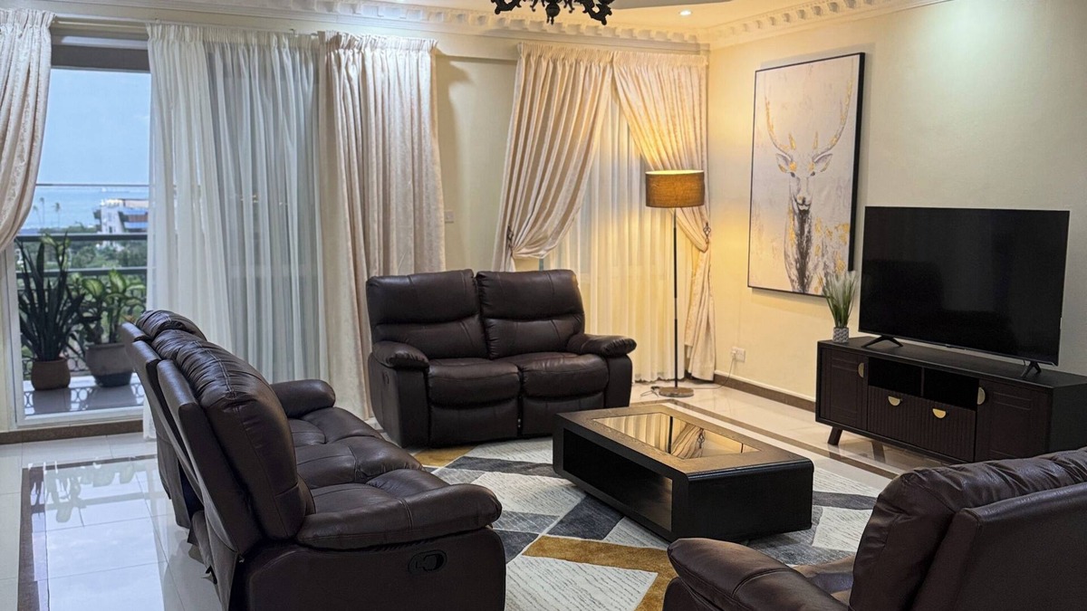 Oyster Bay Apartment | Ocean Vibes & City Lights