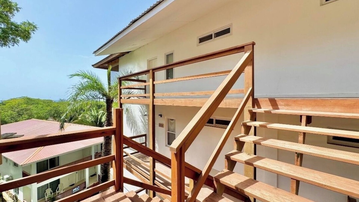 West End Condo | Ocean View 1-bedroom condo with AC and WiFi in fantastic West End