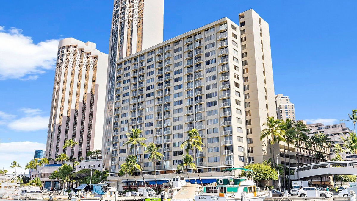 Waikiki Apartment | Ocean View 1BR at Ilikai Marina
