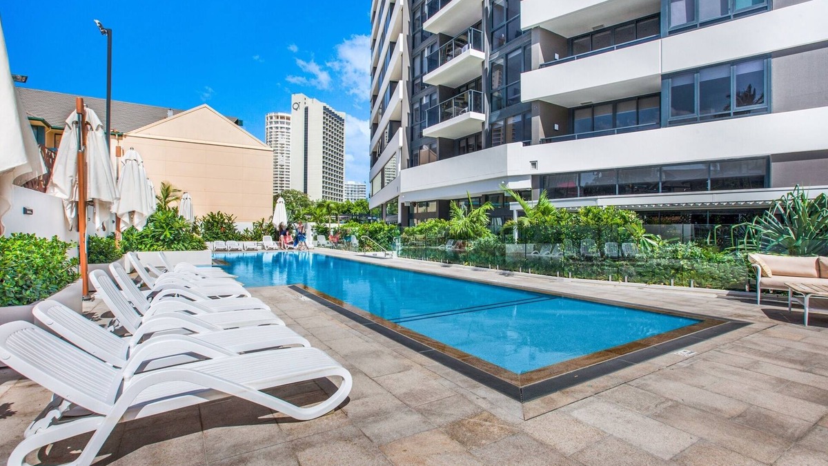 Surfers Paradise Apartment | Ocean View 2-Bed with Pool, Sauna, Gym and BBQ