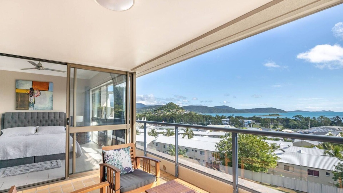 Cannonvale Apartment | OCEAN VIEW - 2 bedroom with A/C, Wi-Fi in peaceful Cannonvale