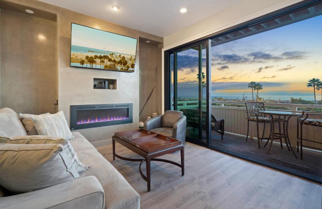 Santa Ana Heights House | Ocean view AC heated Pool jacuzzi Tennis bikesPool table foosball bikes