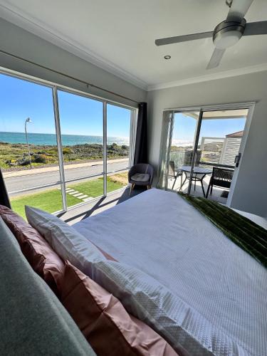 Halls Head House | Ocean View Beach House !
