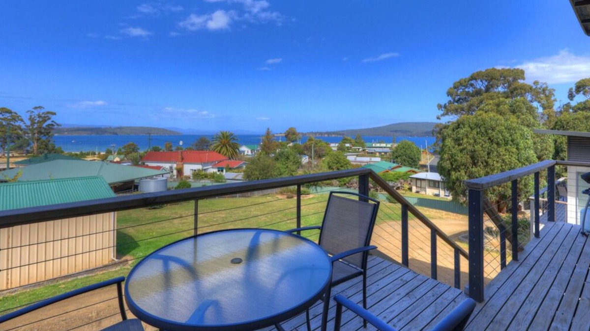 Dover Apartment | Ocean View Cottages - Essentially Tas Dover