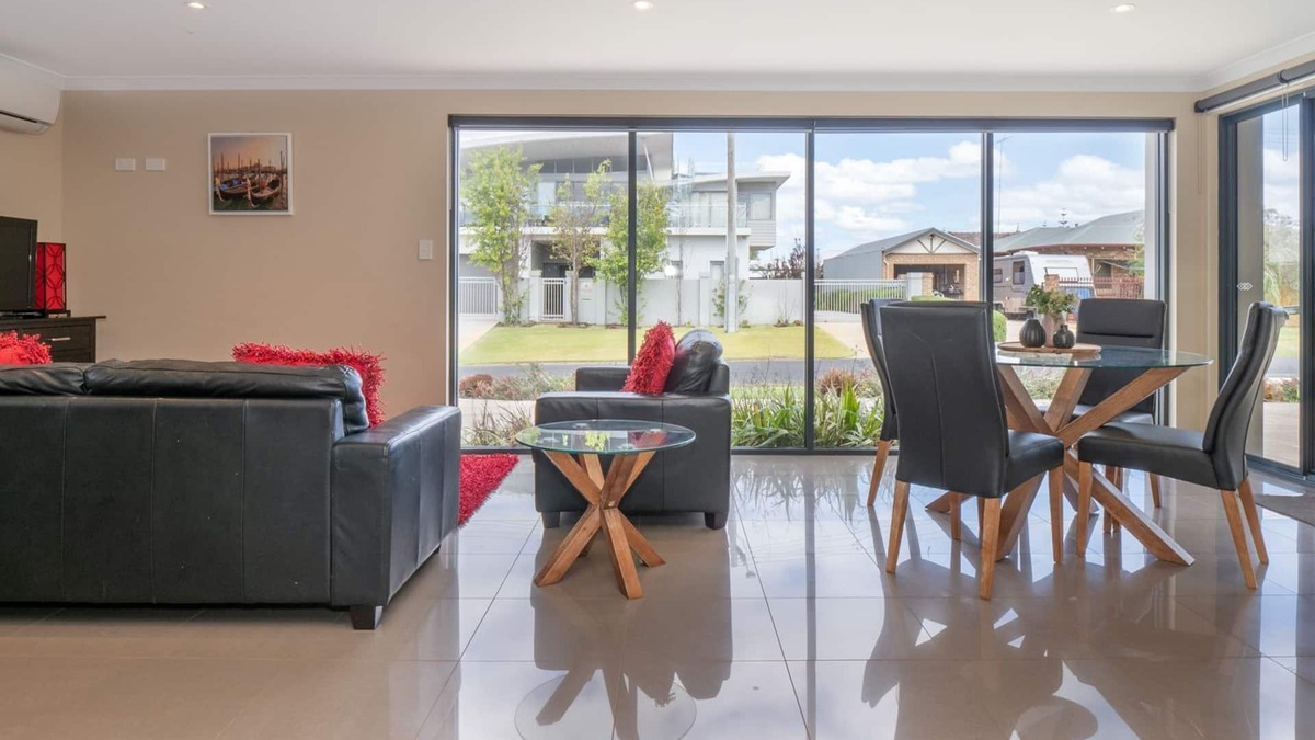 Geographe Apartment | Ocean View Executive Apartment 2