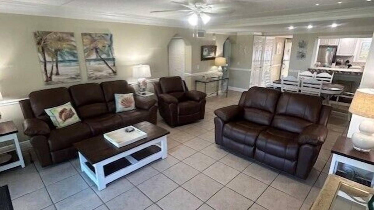 Crescent Beach Condo | Ocean View Flat 2 Bed/2 Bath +Murphy Bed - Fully Updated