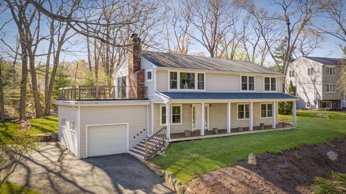 Gloucester House | Ocean View - Great Location | Beautiful, Warm & Spacious.