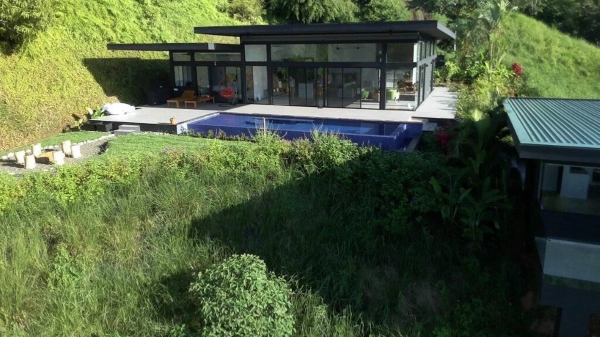 Portalon House | Ocean view jungle surf house with 3 casitas, 7 bdrms with AC near Manuel Antonio