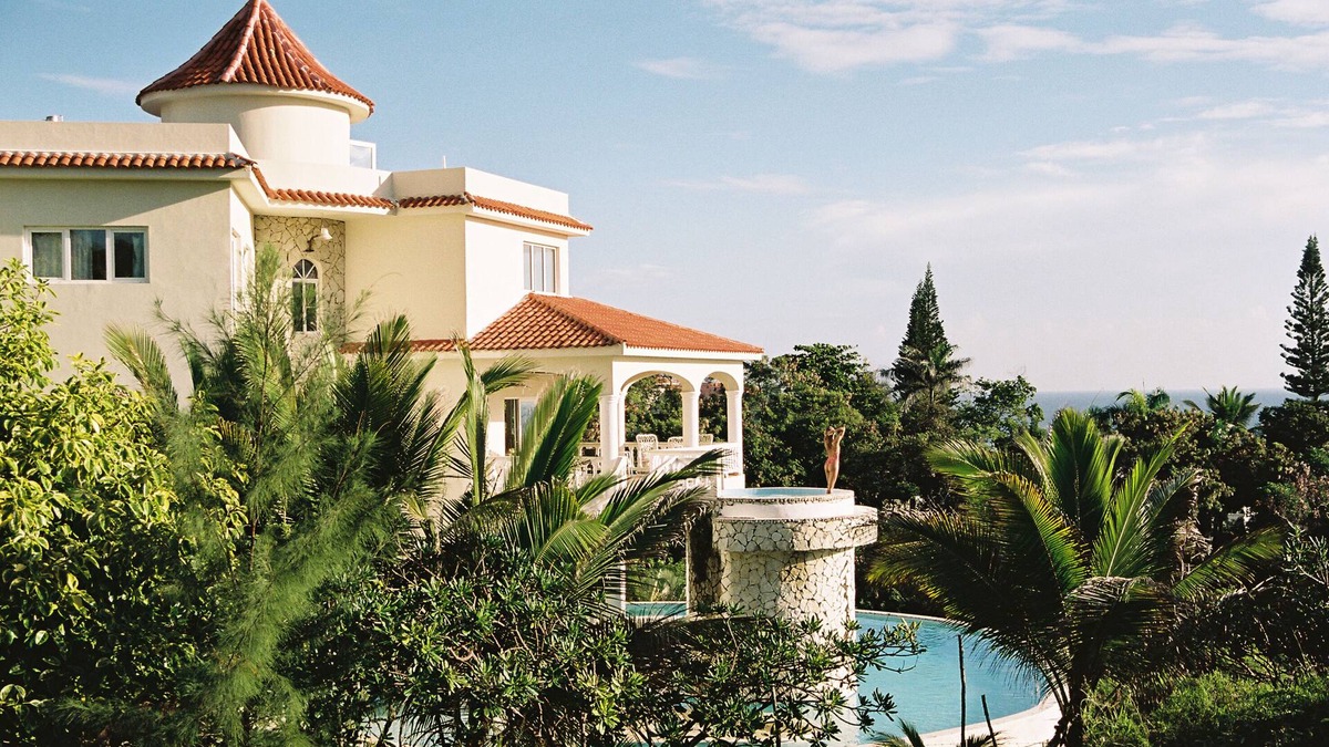 Los Maestros Villa | Ocean view, large pool, waterfall, cinema, gym, near the beach, STAFF INCLUDED.