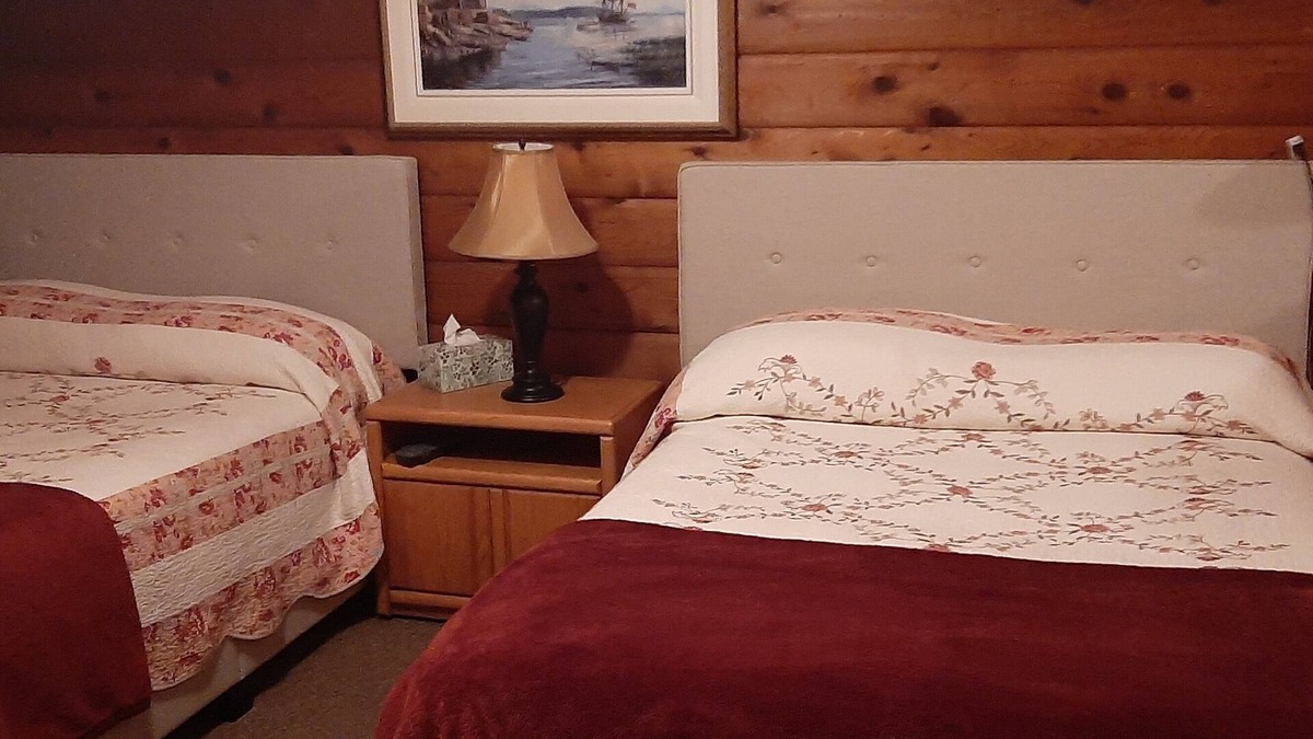 Alert Bay Cabin | Ocean View Lodge - Double Beds with Hot Breakfast